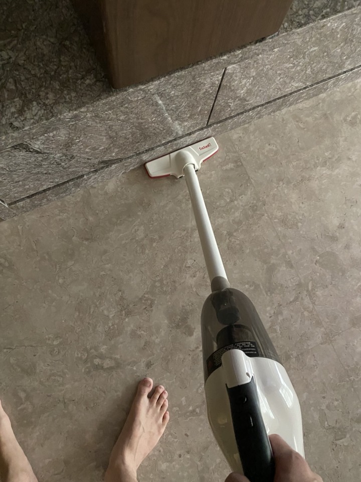 【分享】台灣製Yates亞堤斯無線吸塵器 第一次使用感覺還不錯
