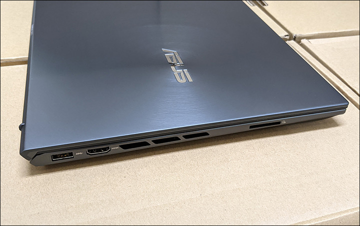 [就是開箱] 新工作機之ZenBook Pro 15 OLED