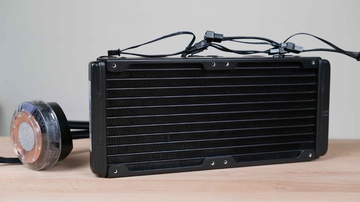 點我看大圖 潮流外觀,頂尖性能。ADATA LEVANTE 240 水冷散熱器