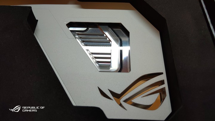 ROG & EKWB信仰電腦自組升級分享。