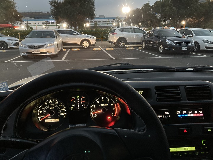 老車也要使用新科技:1999年一代RAV4 安裝Apple CarPlay主機