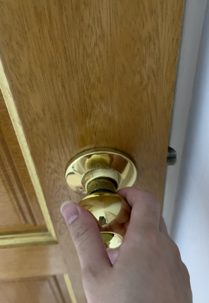 房間門喇叭鎖關不起來