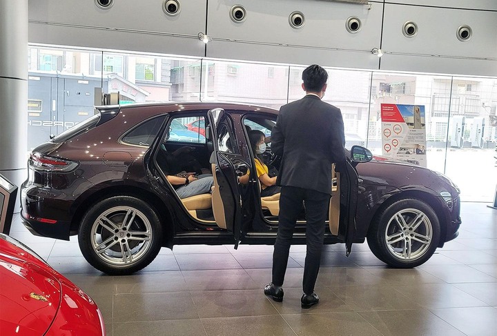 初探高雄保時捷中古車部門心得