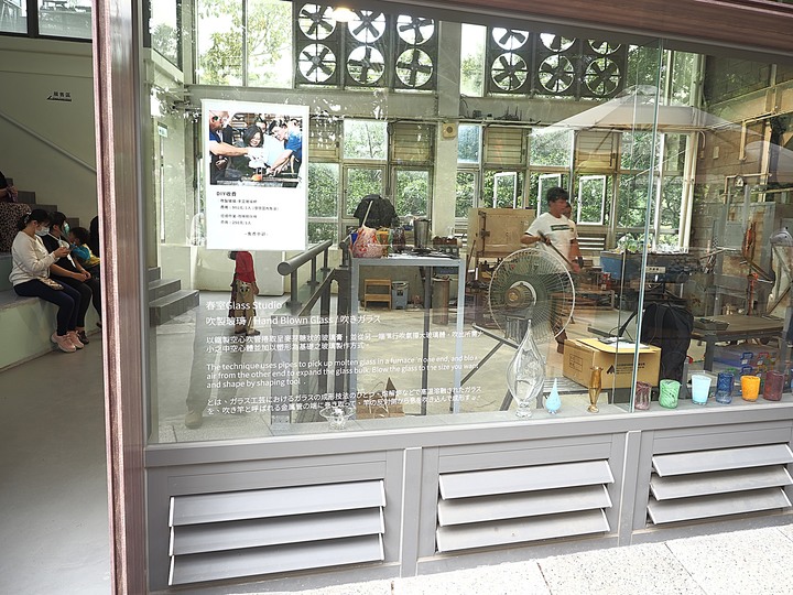 新竹市玻璃工藝博物館|原新竹州自治會館 — 在日本皇族行館中欣賞玻璃工藝品,順道在玻璃工坊中欣賞玻璃藝師即時創作