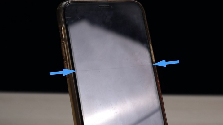 自動販賣機也能貼保護貼？TOPFILM 貼膜機，iPhone 貼膜新體驗