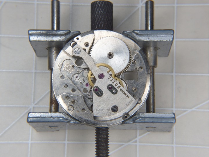 自娛玩修錶 - 天長地久: 鐵達時TITUS DE LUXE 21 Jewels (Case MOD. 5486/Venus cal. 227)