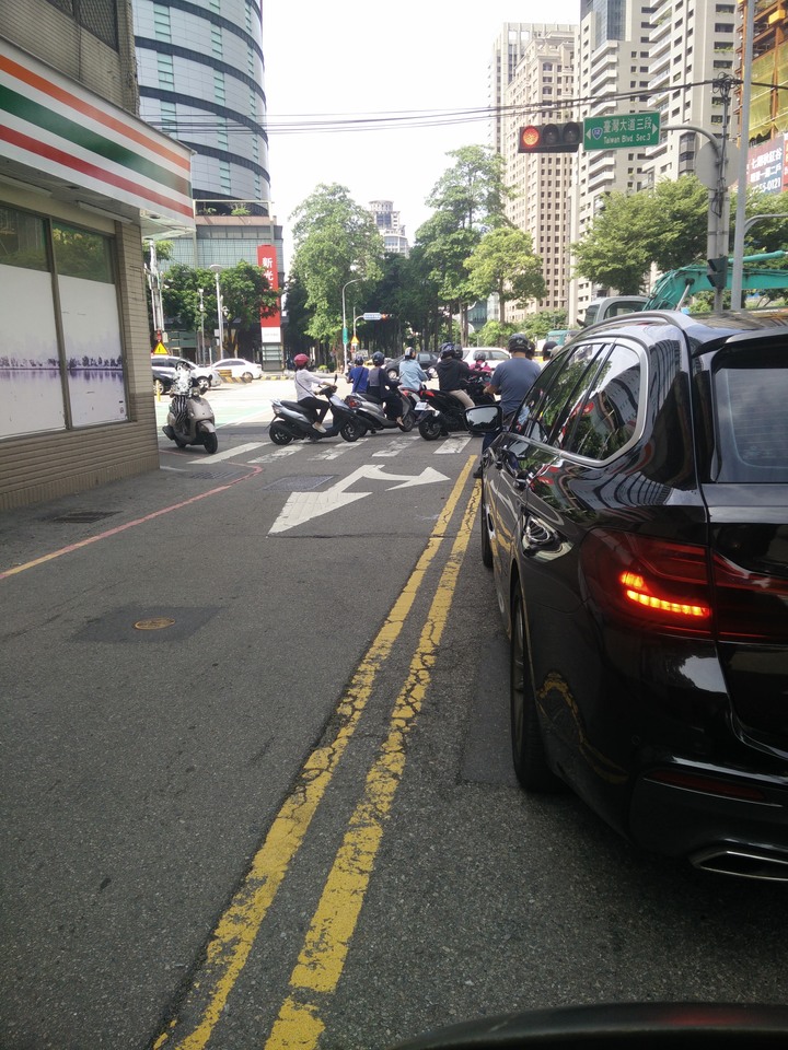 超級大路障
