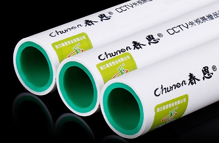 點我看大圖 老屋熱水管嚴重漏水及熱水水壓不足,熱水器難以點著,以 PPR進行熱水明管配管範例