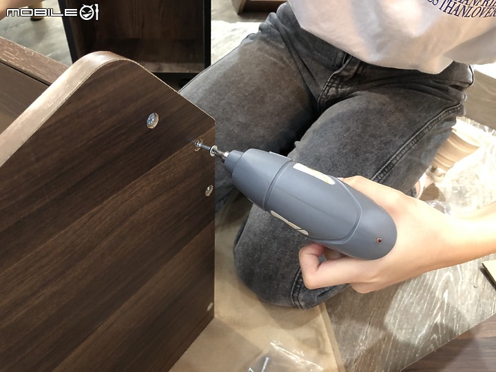 【開箱】手殘女不用靠男人 自己也能組裝DIY收納掀門櫃