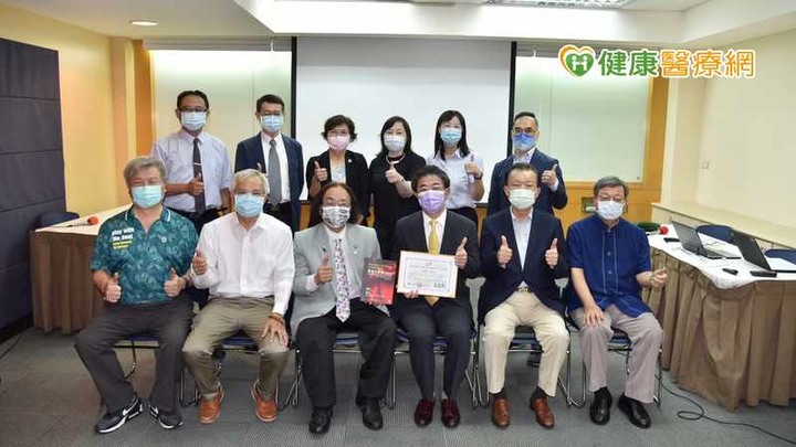 點我看大圖 暉致醫藥股份有限公司培養優秀行銷人才獲頒榮譽MR認證
