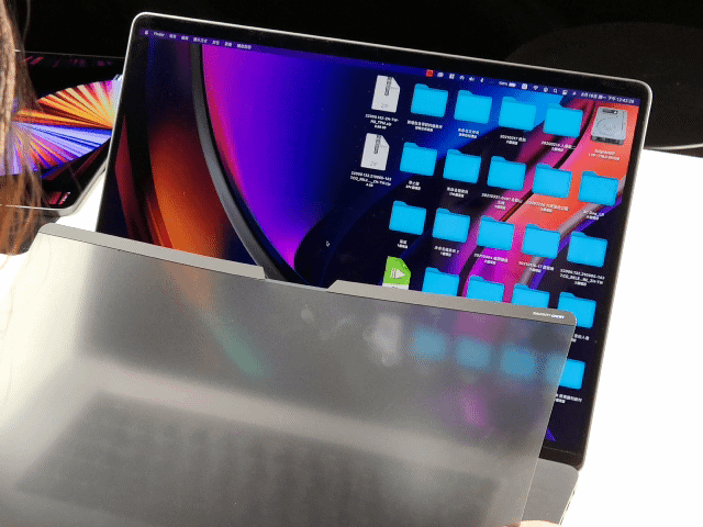 可以拆卸重複用的 iPad 藍光防窺片