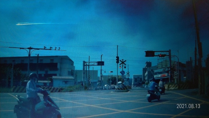 看火車一定要這麼近看嗎？