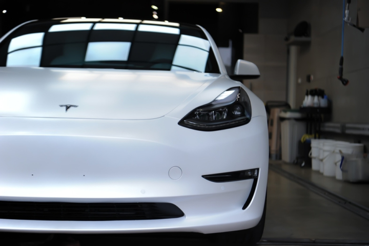 不想貼太黑炎夏耐熱隔熱膜選擇？Tesla Model3 LR 白內裝Caroyal皇家優視隔熱膜高透度貼膜分享(防曬, 抗UV, 抗熱, 透明)