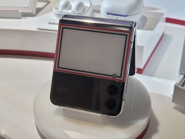 三星Z Fold3、Z Flip3 Thom Browne限量版 展示實機分享