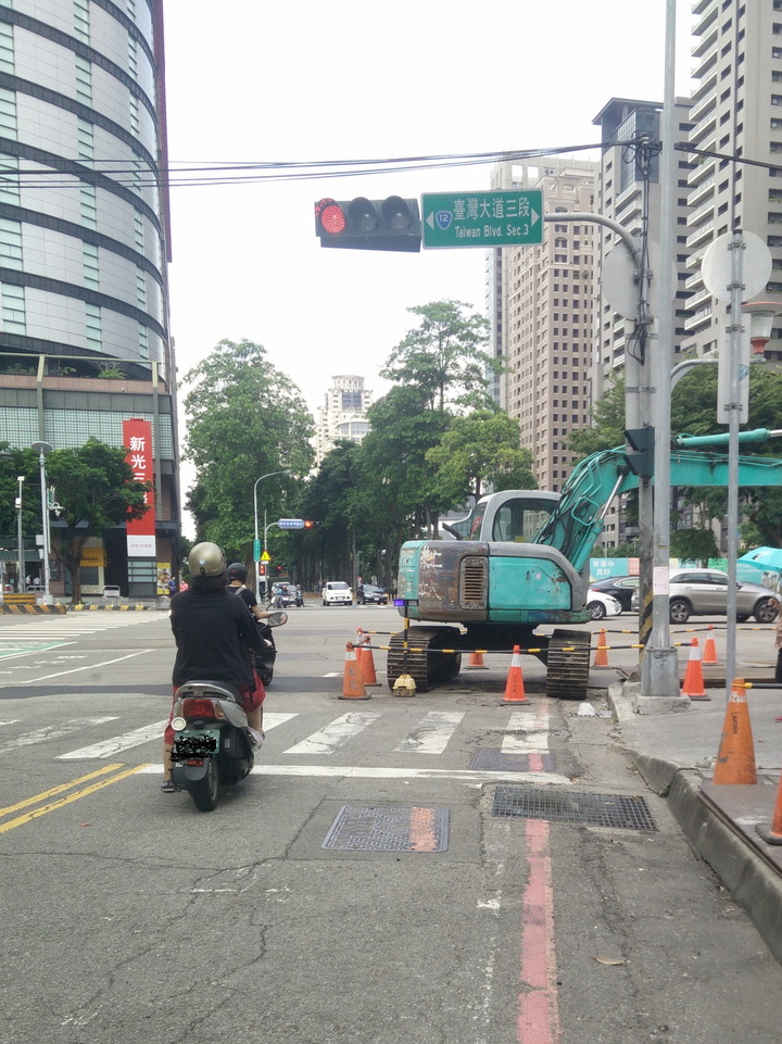 超級大路障