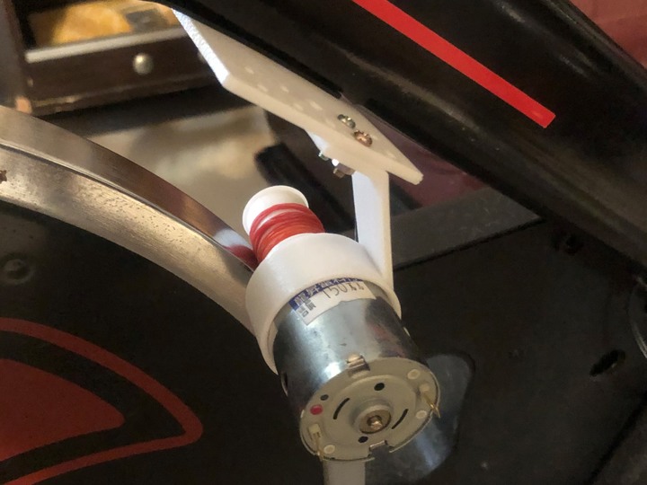 【脂肪變電能】健身車DIY改裝發電裝置,明天的手機用電,今天趕快用脂肪交換