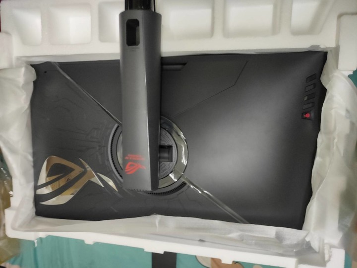 PG32UQ 4K 144HZ 600HDR 量子點32吋 開箱