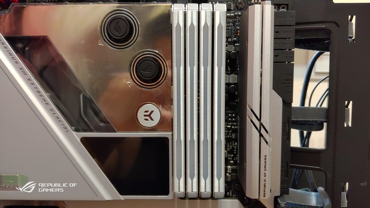 ROG & EKWB信仰電腦自組升級分享。