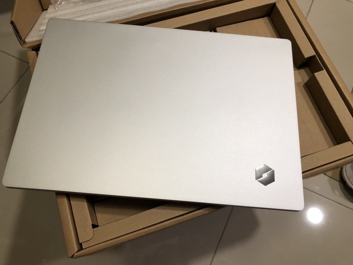 [不專業多圖開箱] 終於入手理想規格的筆電機械格命F1官方頂規，找超久