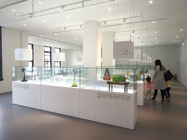 新竹市玻璃工藝博物館|原新竹州自治會館 — 在日本皇族行館中欣賞玻璃工藝品,順道在玻璃工坊中欣賞玻璃藝師即時創作