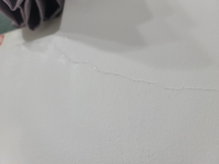 求解：新成屋窗框周圍滲水