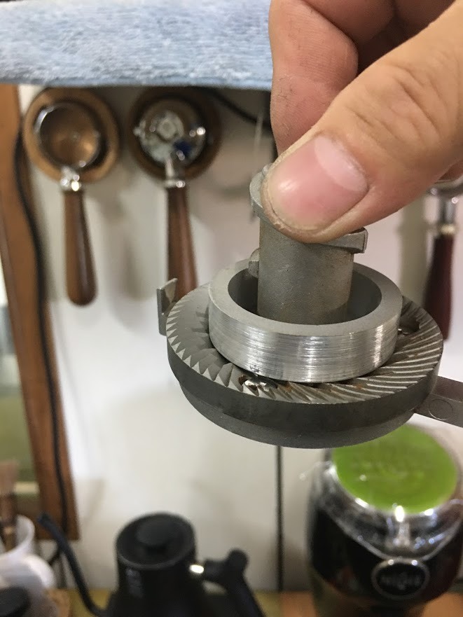小改裝Lelit bianca PL162T撥桿式蒸氣跟Niche NG63加破土POTU磨豆機鬼齒變平刀