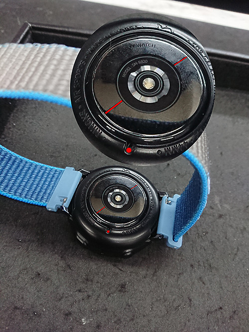 Galaxy  active 2 watch 3 使用者注意!! 背蓋心律與充電模組的位置