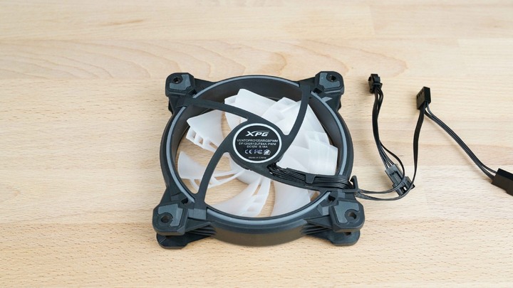 點我看大圖 潮流外觀,頂尖性能。ADATA LEVANTE 240 水冷散熱器