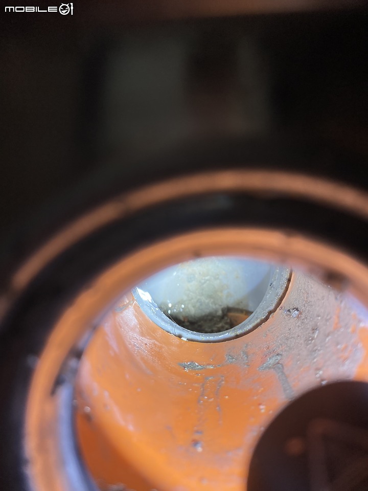 浴室排水管 一段顏色不同