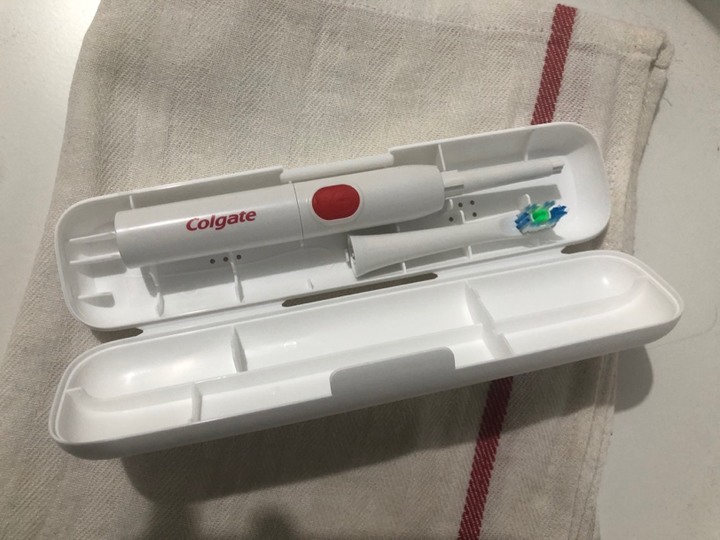 高露潔3d音波電動牙刷小開箱