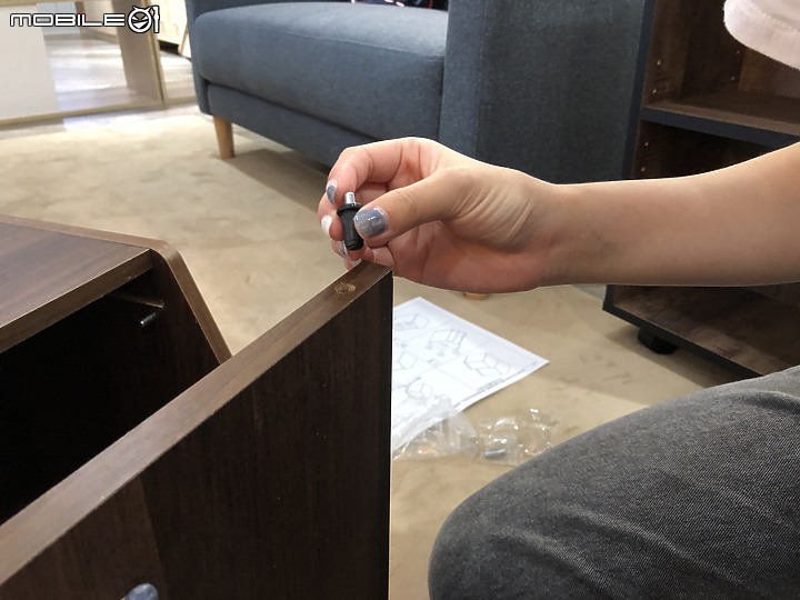 【開箱】手殘女不用靠男人 自己也能組裝DIY收納掀門櫃