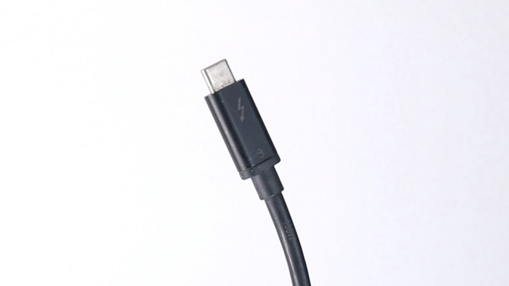 股票炒短線，USB-C 也能有短線！15cm 非認證線居然能啟動 Thunderbolt 裝置？noda 40Gbps 扁線