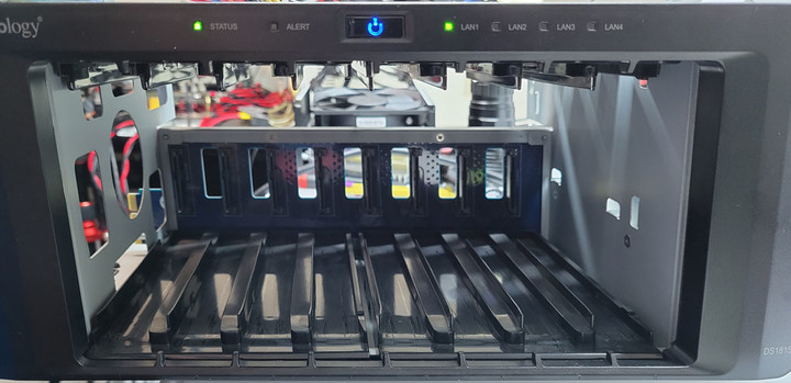 Synology群暉DS1815+故障閃燈不開機維修