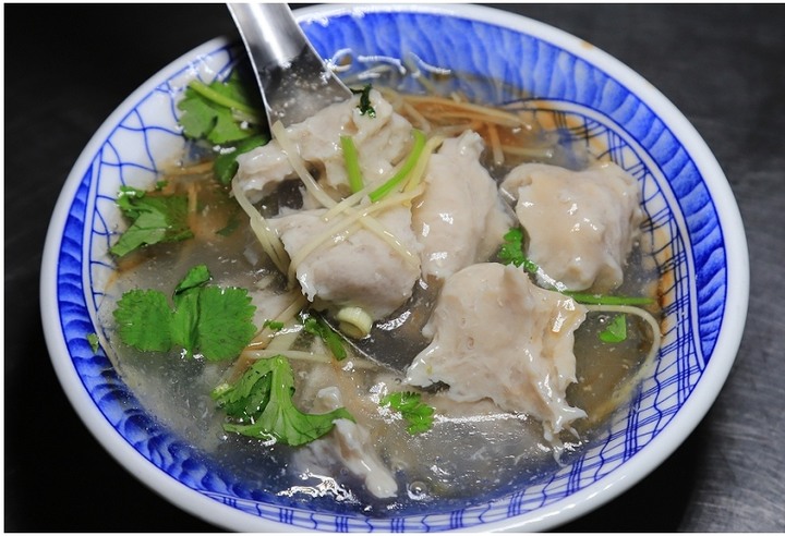 來到台南旅行,一定要吃土魠魚羹跟浮水魚羹,沒吃過台南灣裡這間開業40幾年的老店,別說你吃過最好吃的土魠魚羹跟浮水魚羹。