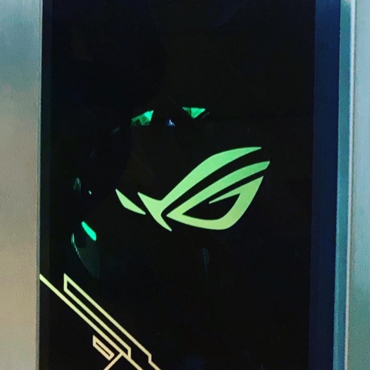 第一次組裝裝電腦失敗..現在換朋友幫忙組…進入測試階段
