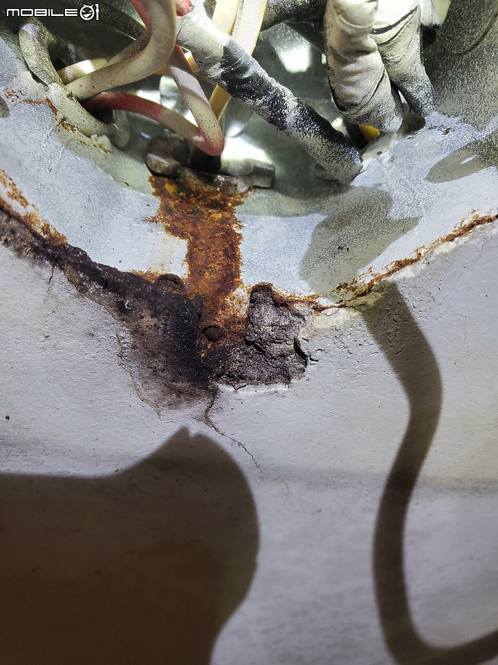 天花板燈漏水該找水電還是抓漏