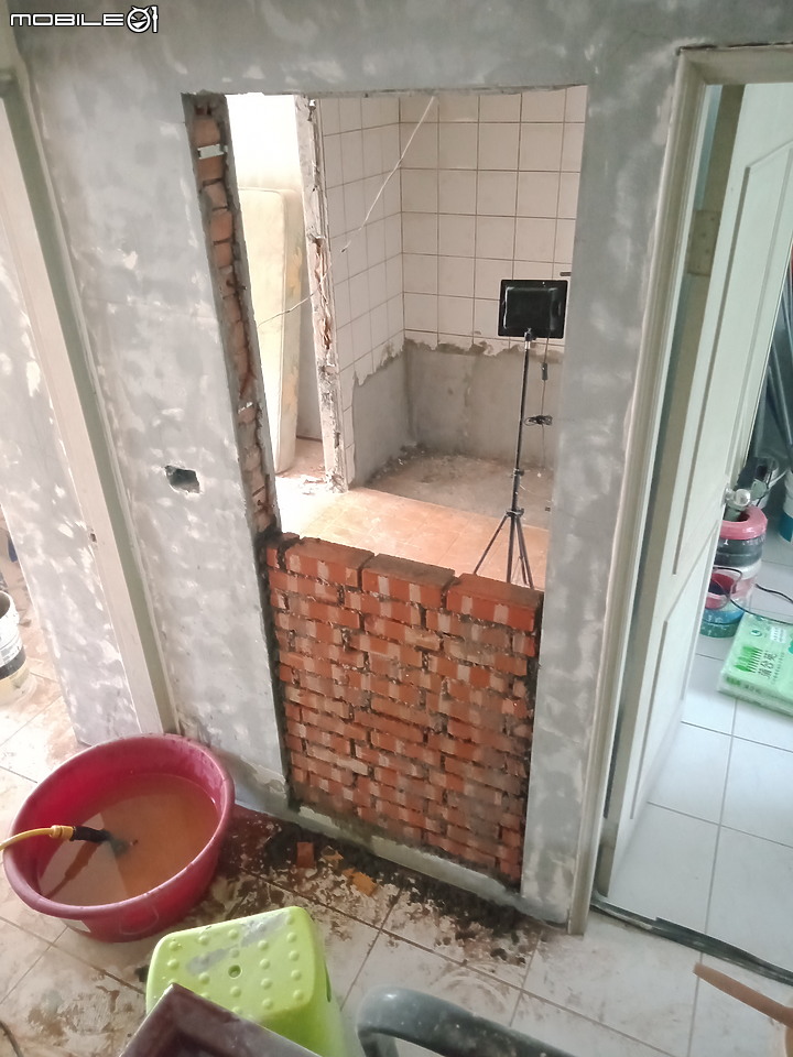 點我看大圖 (DIY分享).....老舊浴室改造之拆除與泥作篇......