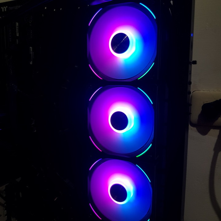 聯力 UNI FAN AL120 積木風扇 - 串聯超方便、軟體超直覺!
