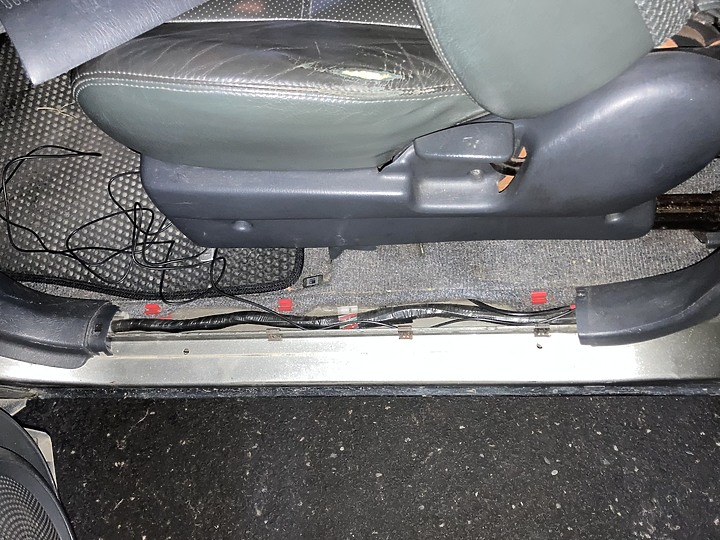 老車也要使用新科技:1999年一代RAV4 安裝Apple CarPlay主機