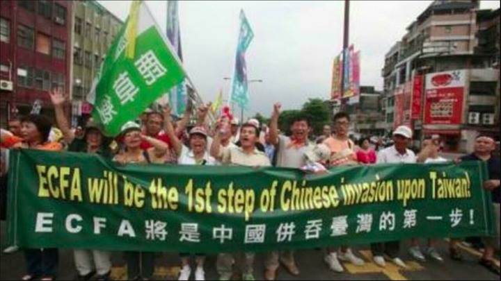 到底是國民黨在賣台舔共還是民進黨