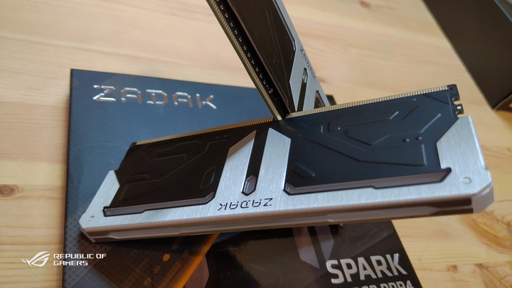 ROG & EKWB信仰電腦自組升級分享。