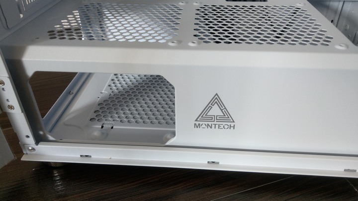 簡易開箱-MONTECH X3 MESH-純白 入門經濟款