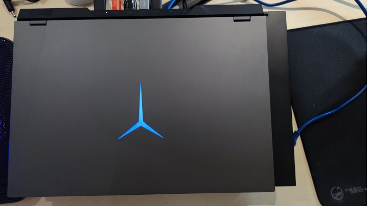暗影精灵17plus /联想r9000p 外观对比