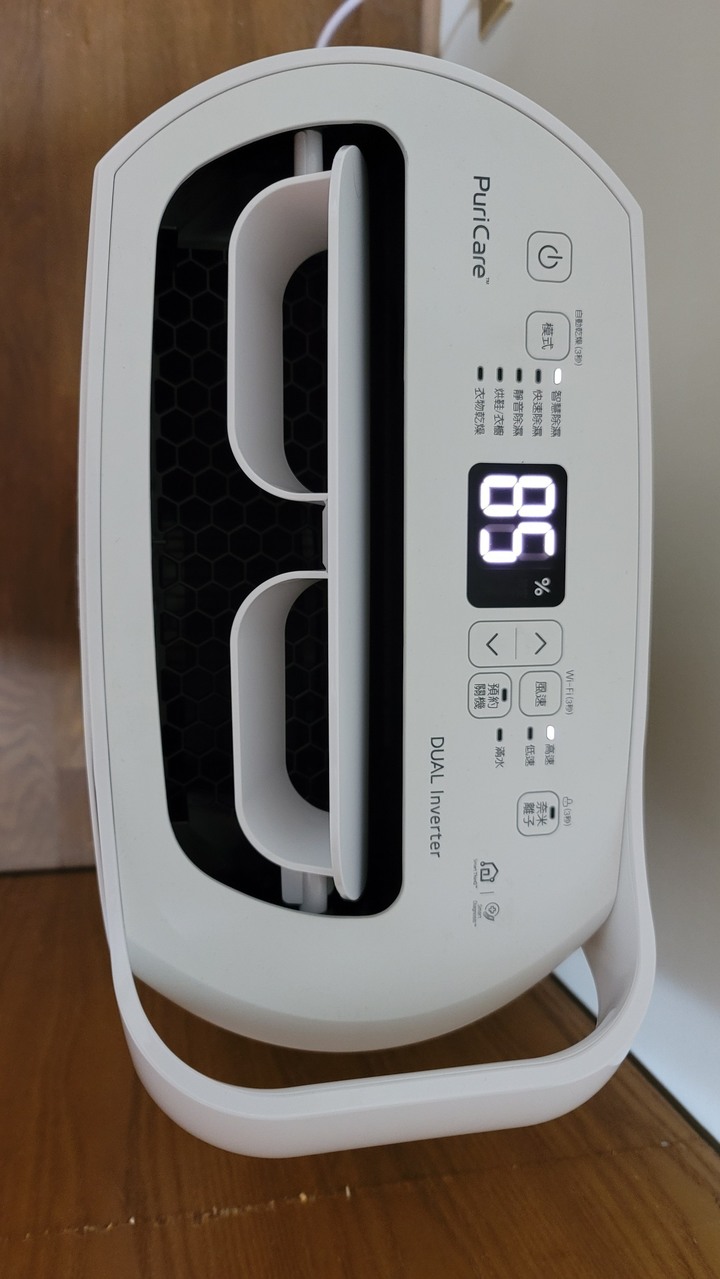 LG 18L變頻除濕機 V.S 淡水反潮木地板房間