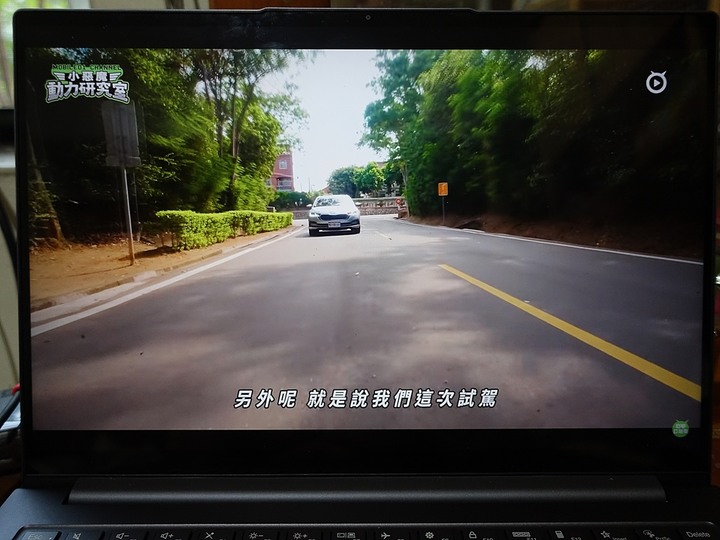 畫面色彩飽和、外型洗鍊素雅、使用順暢快捷 — 商用筆電的優選 — 《 Lenovo YOGA Slim 7i Pro 》體驗心得分享