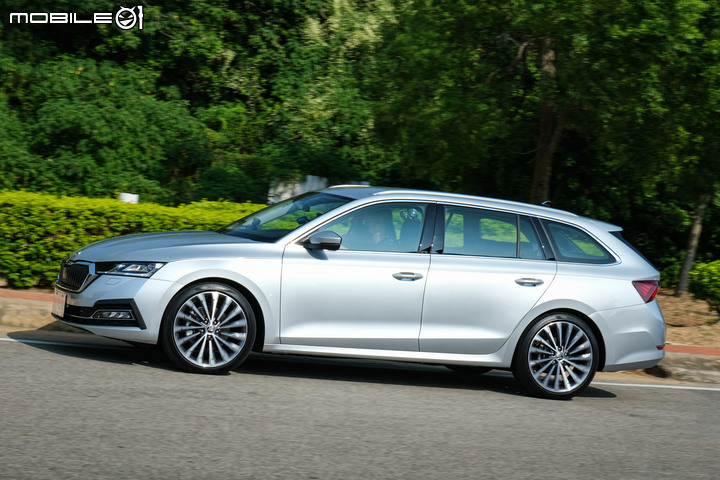 Škoda Octavia Combi 2.0TSI 4x4 金門試駕|品牌一哥現身秀實力,十項全能難以挑剔!