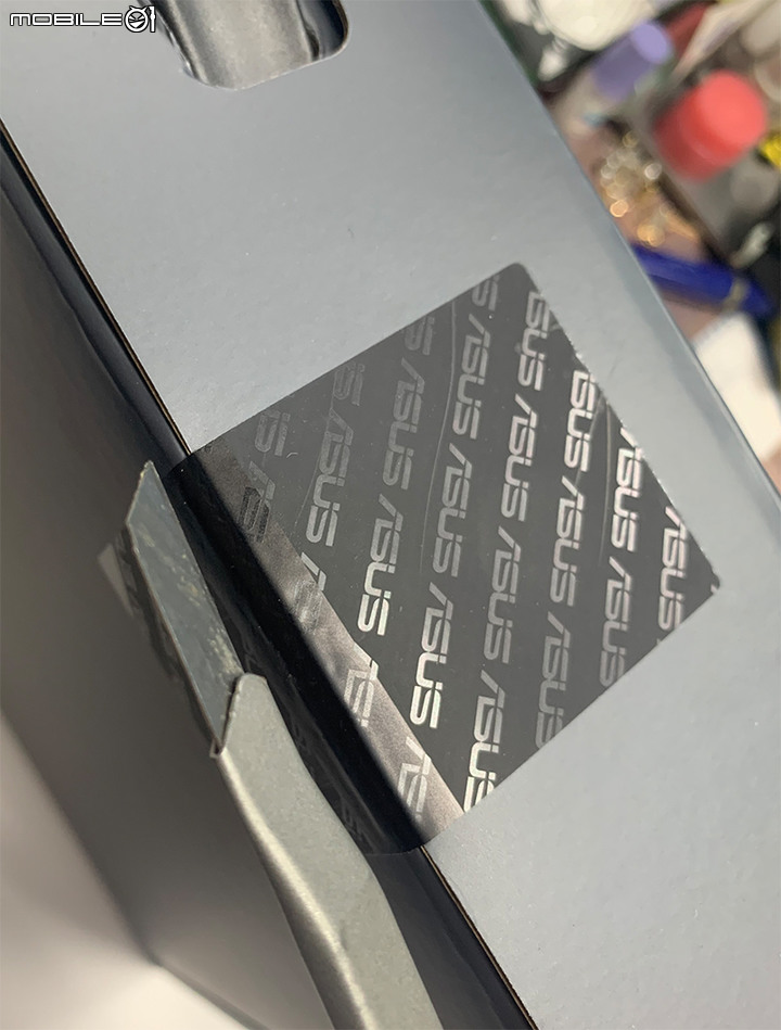 MAC跳槽UM325SA OLED！
