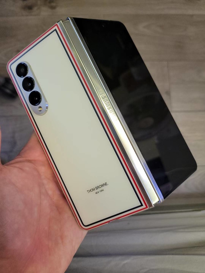 Samsung Fold3 THOM BROWNE 微開箱
