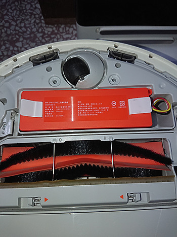 米家掃地機器人(一代) 電池更換 這連接孔是???