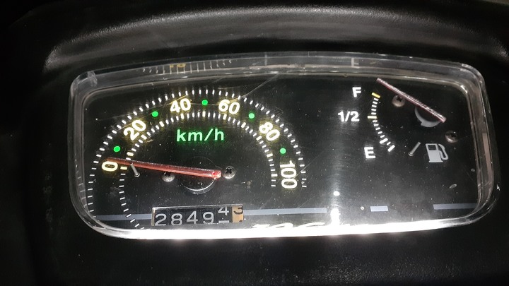 利用故障報廢的LED日光燈改造老車JOG90面板交流背光改直流穩定全時供電
